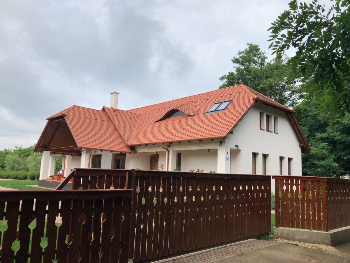 Kiscsere Vendeghaz Kallosemjen Exterior foto